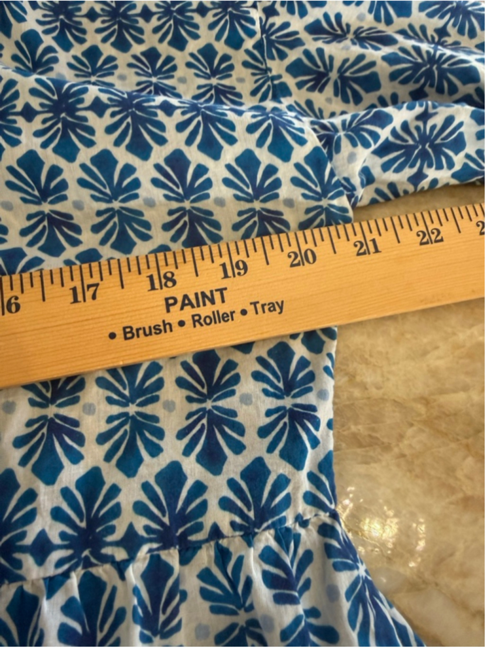 Vineyard Vines Blue & White Patterned Tunic Top M, tiered at bottom, tassel tie - Picture 8 of 10